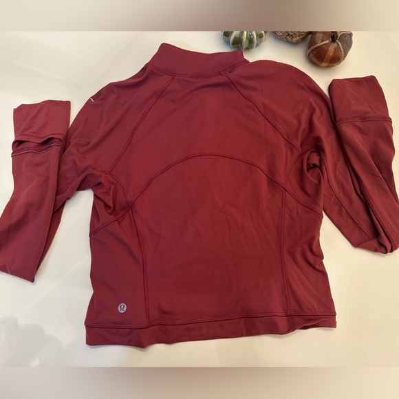 It’s Rulu Run Crop Half Zip. Size 6. Like new! - Picture 2 of 2